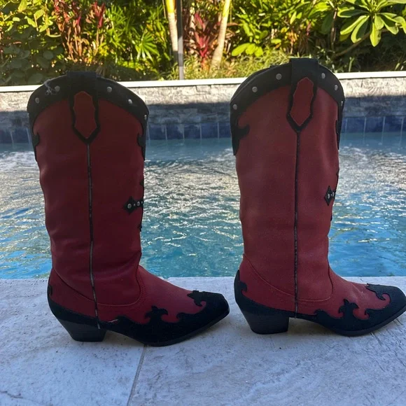Red and Black Western Boots with Cross Design - Picture 4 of 5